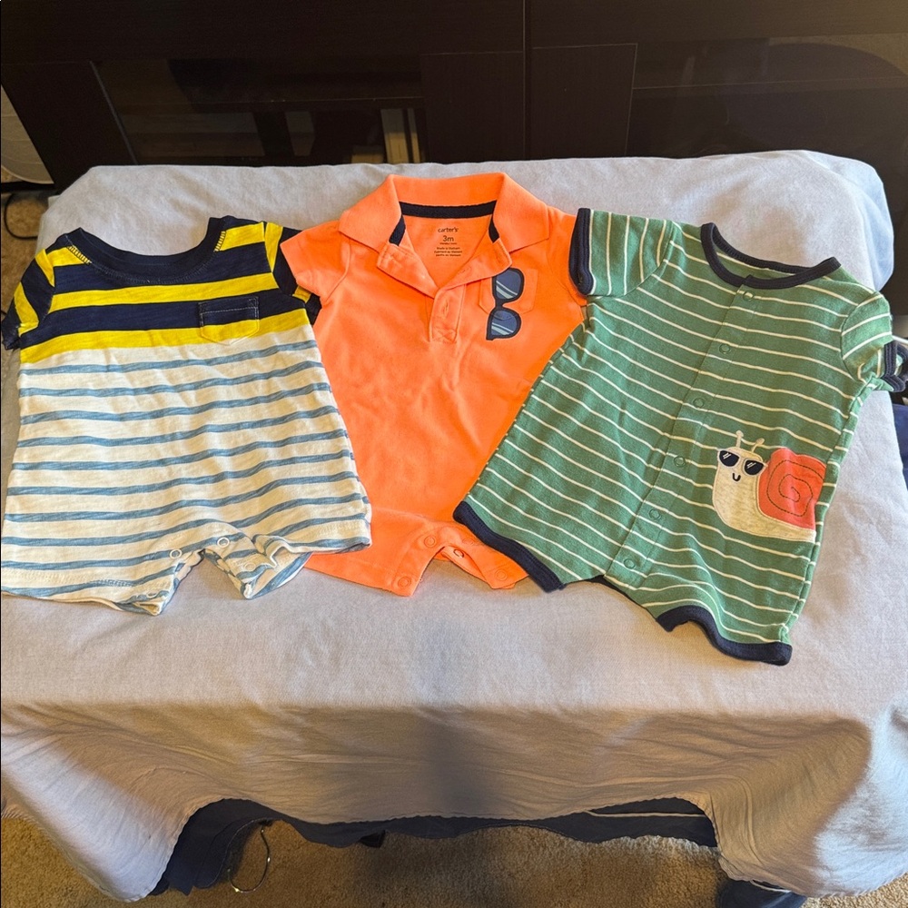 Baby Boys lot of 3 Carter’s onesie short sets. All 3 month sizes. EUC